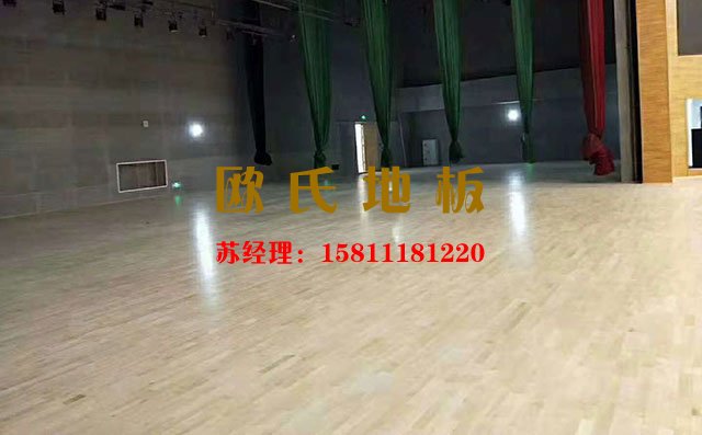 為什么舞臺(tái)木地板要翻新？舞臺(tái)木地板翻新的具體操作——?dú)W氏地板
