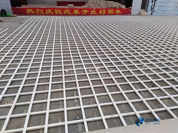 怎么防止籃球場(chǎng)專(zhuān)用實(shí)木地板出現(xiàn)劃痕？